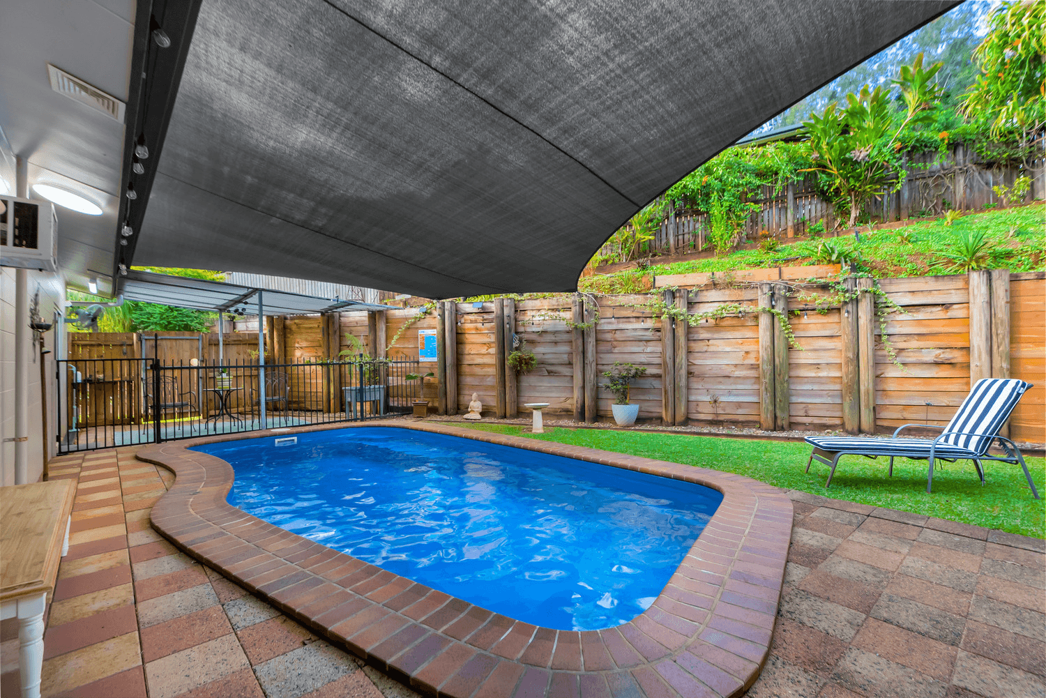 18 Compton Court, Bentley Park, QLD 4869