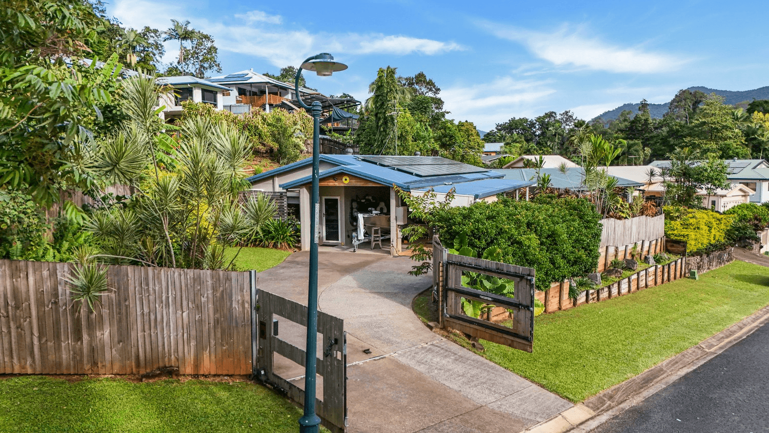 18 Compton Court, Bentley Park, QLD 4869