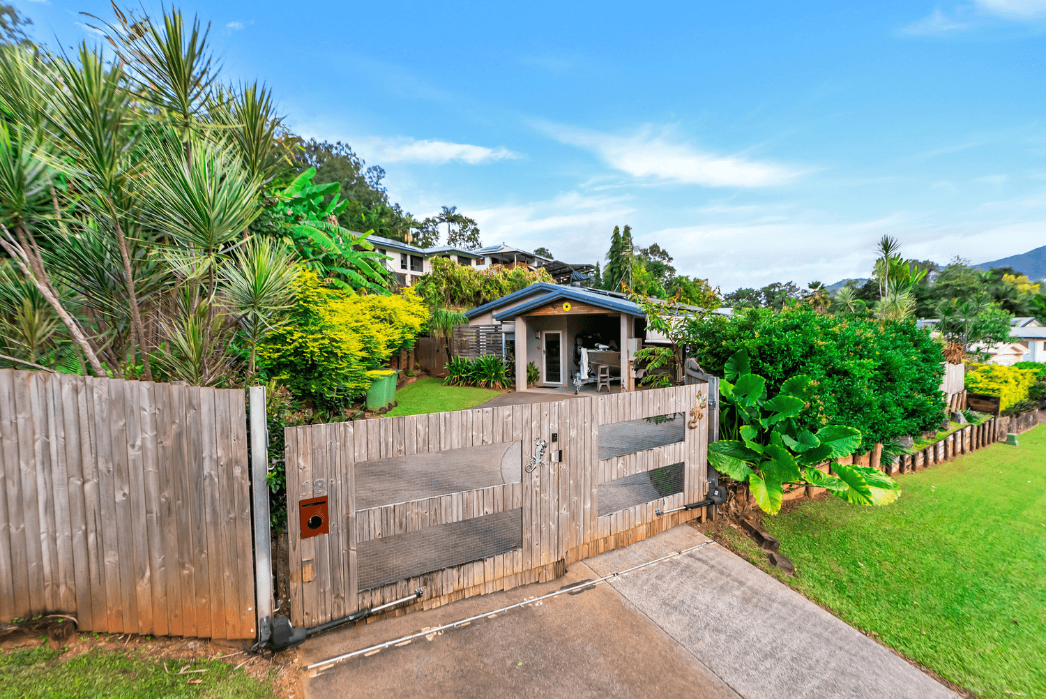 18 Compton Court, Bentley Park, QLD 4869