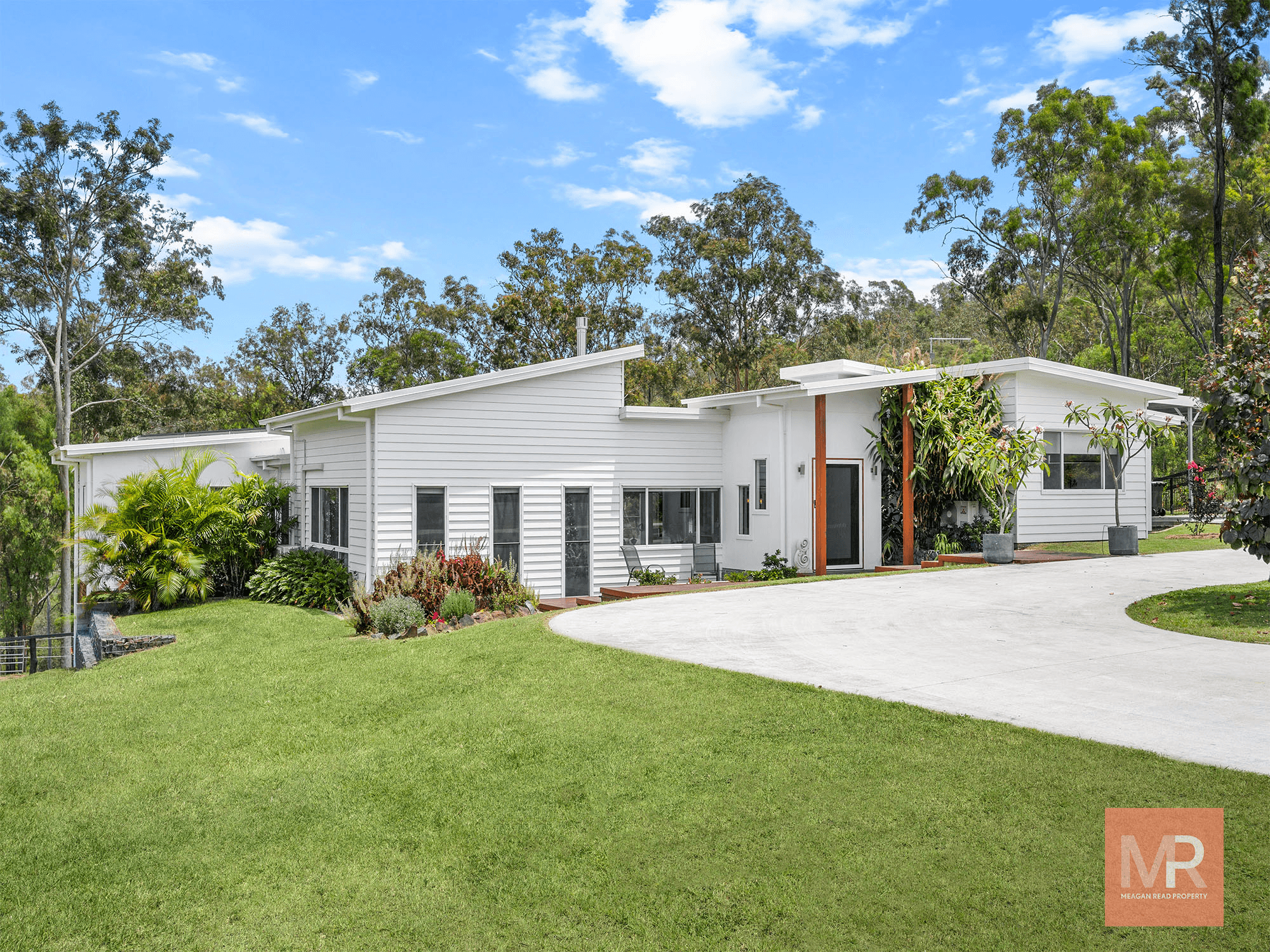 5 Navereno Court, MUNDOOLUN, QLD 4285