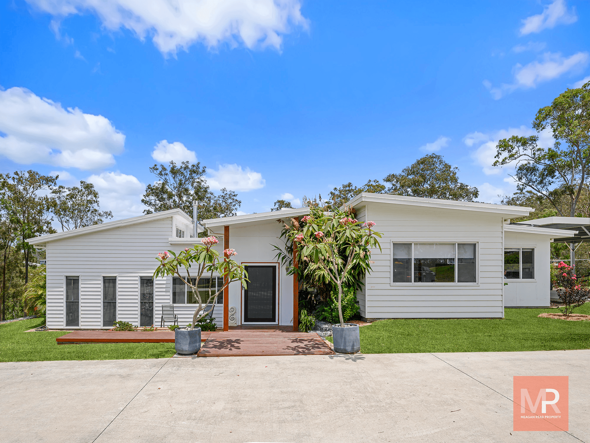 5 Navereno Court, MUNDOOLUN, QLD 4285