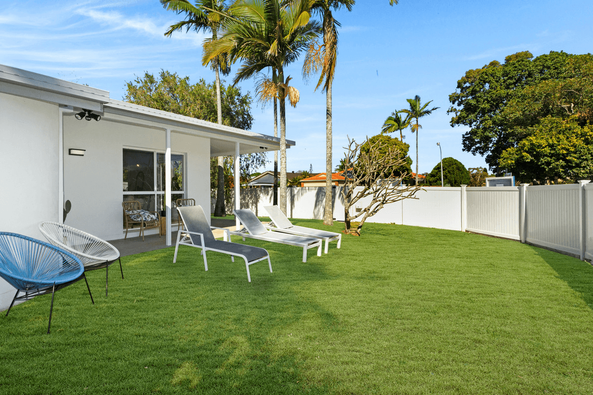 33 Honeyeater Drive, BURLEIGH WATERS, QLD 4220