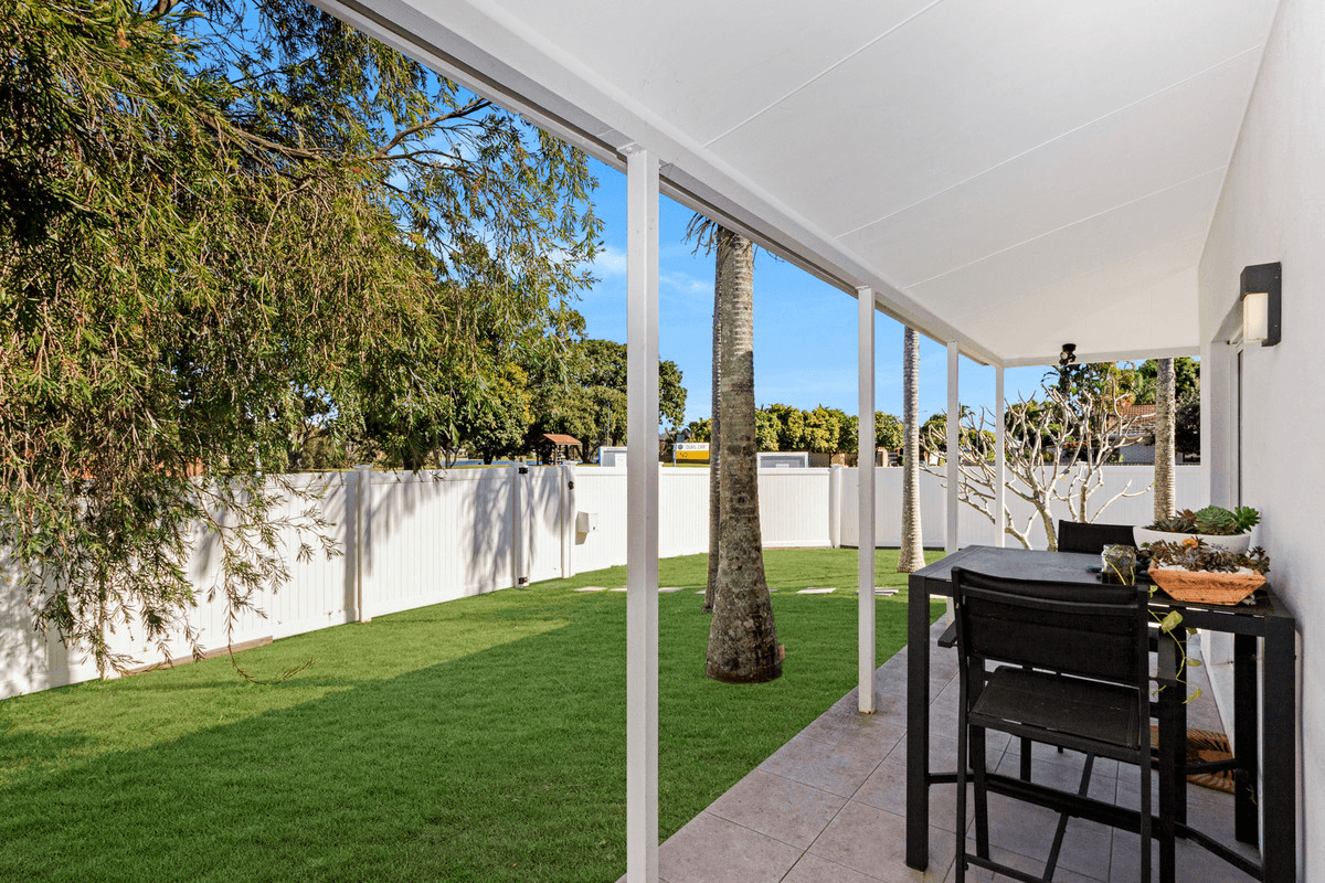 33 Honeyeater Drive, BURLEIGH WATERS, QLD 4220