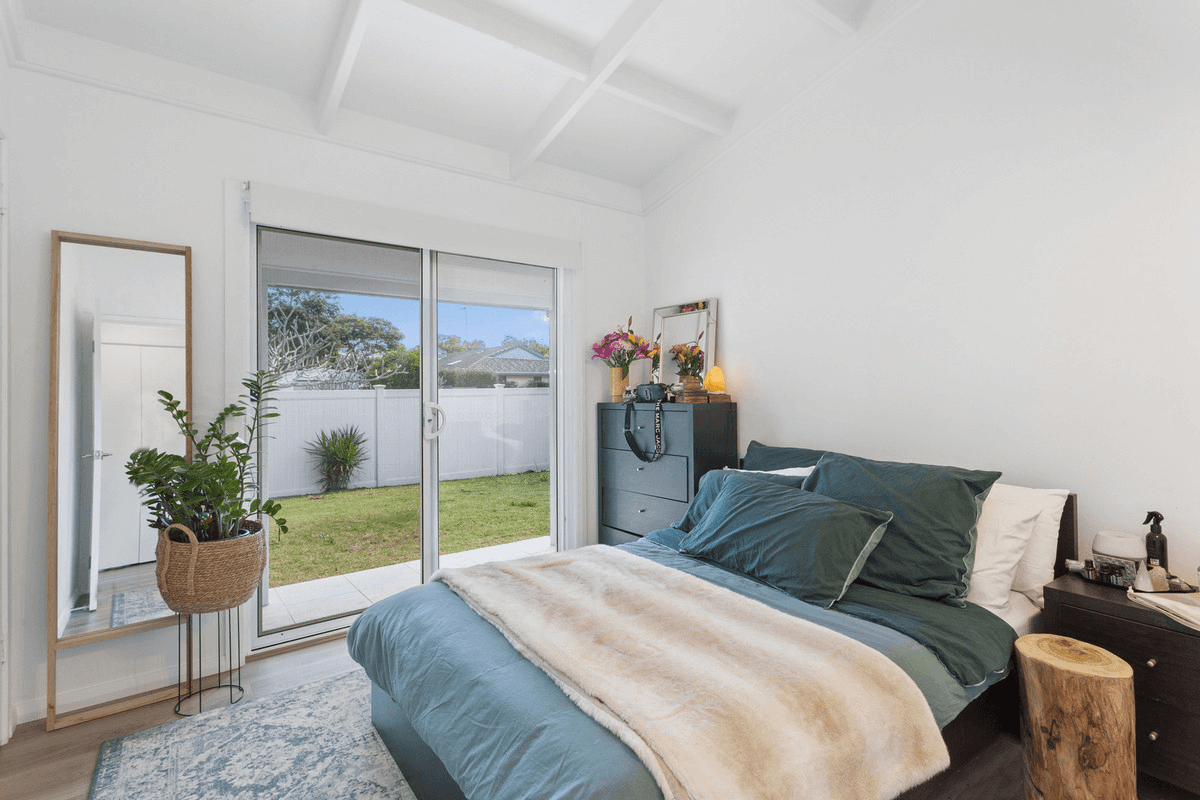 33 Honeyeater Drive, BURLEIGH WATERS, QLD 4220