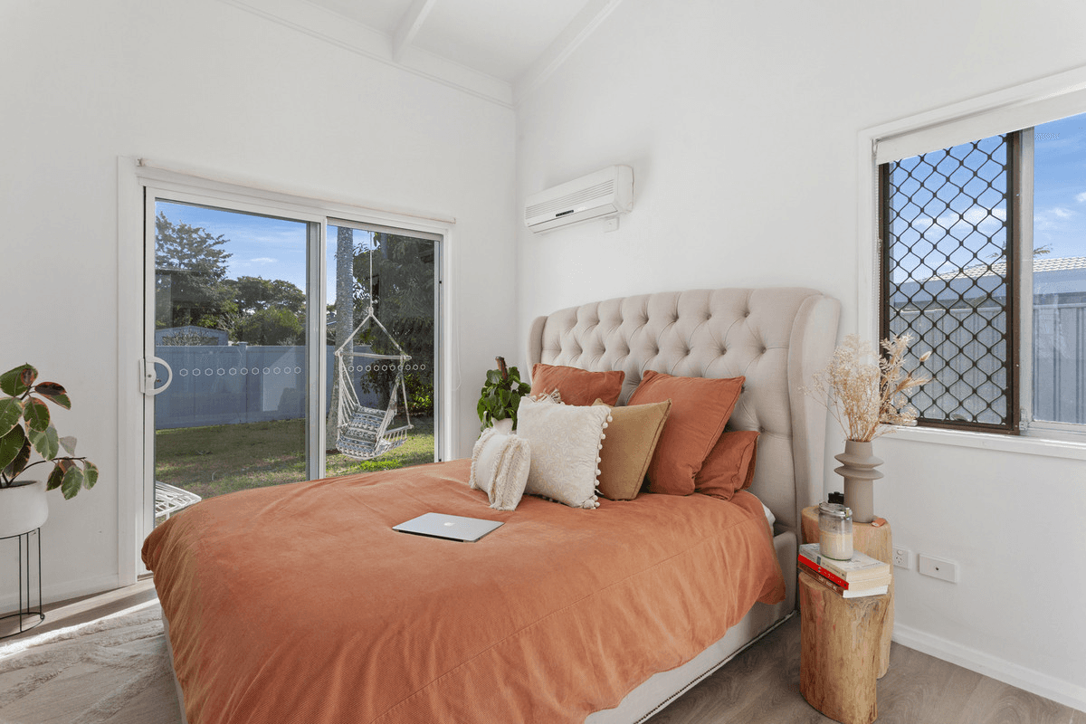 33 Honeyeater Drive, BURLEIGH WATERS, QLD 4220