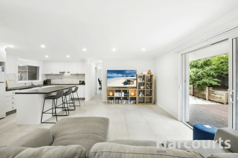 9 Faye Close, BATEAU BAY, NSW 2261