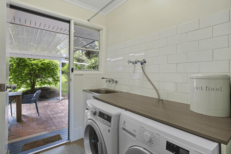 27 Paradise Drive, TAMBORINE MOUNTAIN, QLD 4272