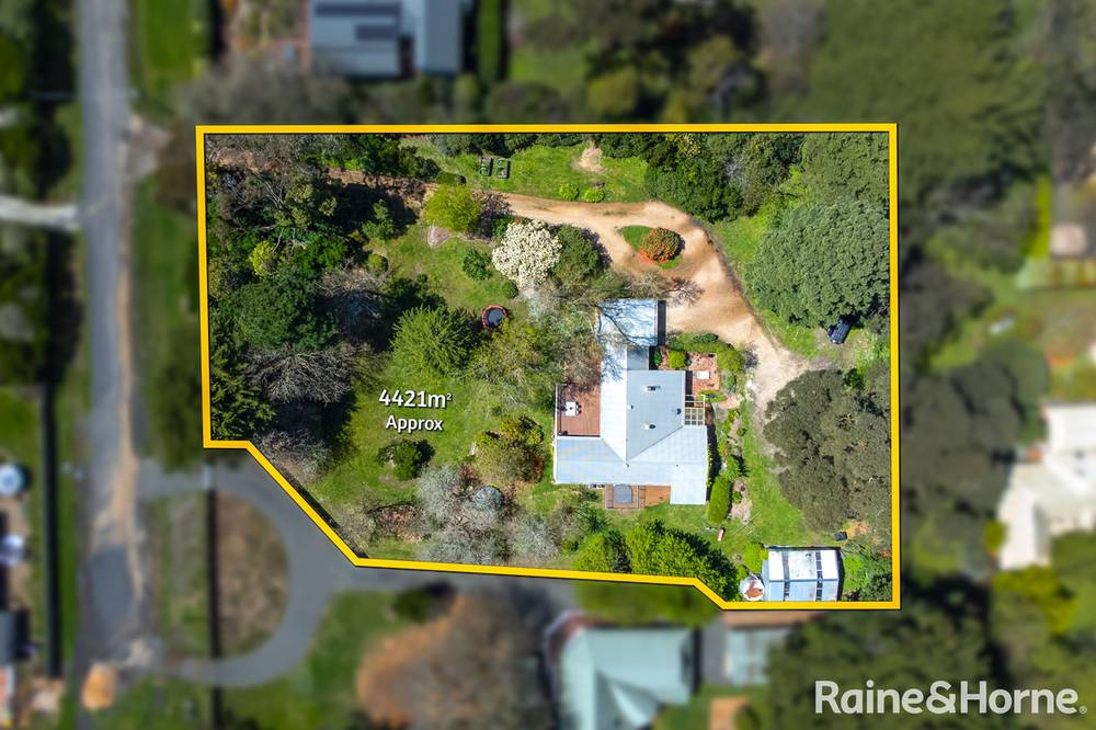 2B Royston Road, WOODEND, VIC 3442