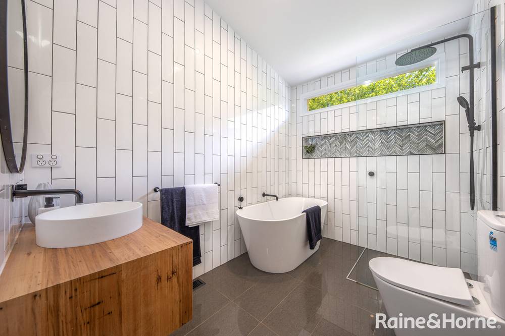 2B Royston Road, WOODEND, VIC 3442