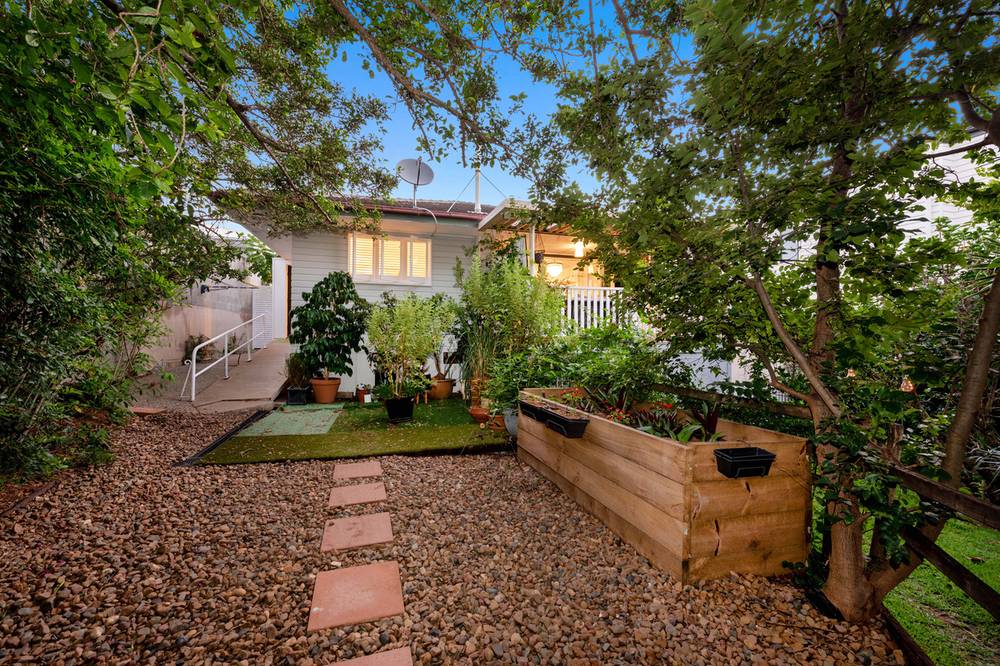 84 Newman Avenue, Camp Hill, QLD 4152