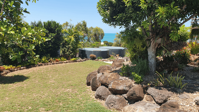 33 Blackcurrant Drive, HIDEAWAY BAY, QLD 4800