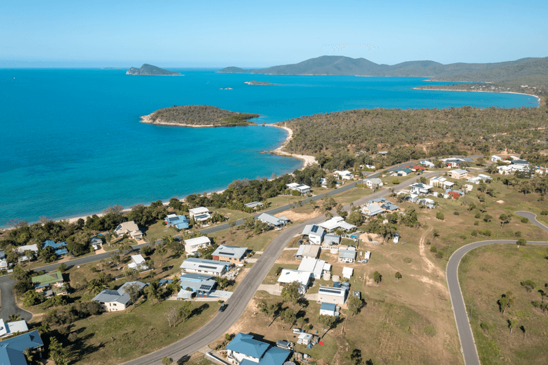 33 Blackcurrant Drive, HIDEAWAY BAY, QLD 4800