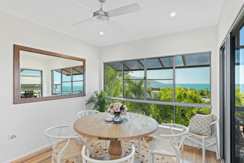 33 Blackcurrant Drive, HIDEAWAY BAY, QLD 4800