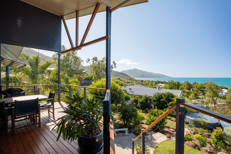 33 Blackcurrant Drive, HIDEAWAY BAY, QLD 4800