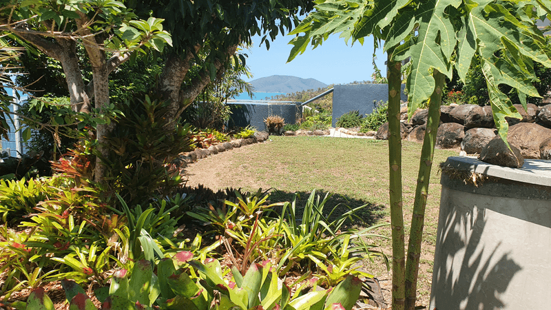 33 Blackcurrant Drive, HIDEAWAY BAY, QLD 4800