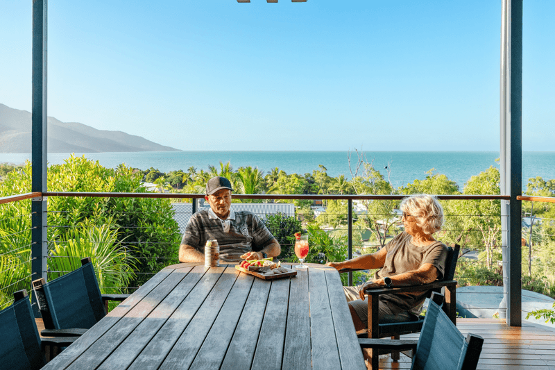 33 Blackcurrant Drive, HIDEAWAY BAY, QLD 4800