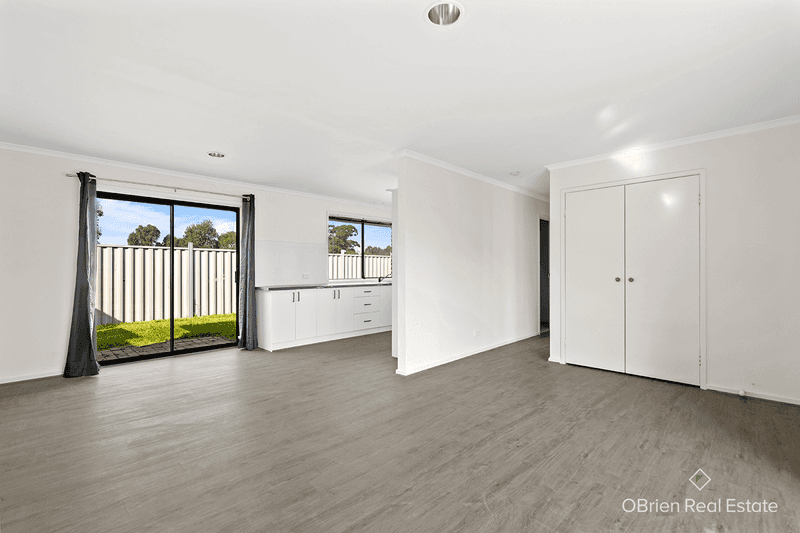 2/13 Parkview Close, Dandenong, VIC 3175