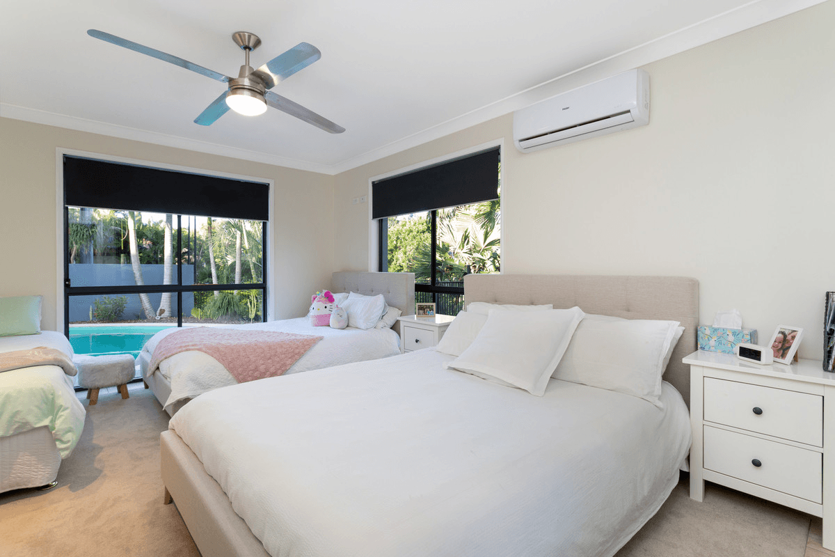 27 River Cove Place, HELENSVALE, QLD 4212