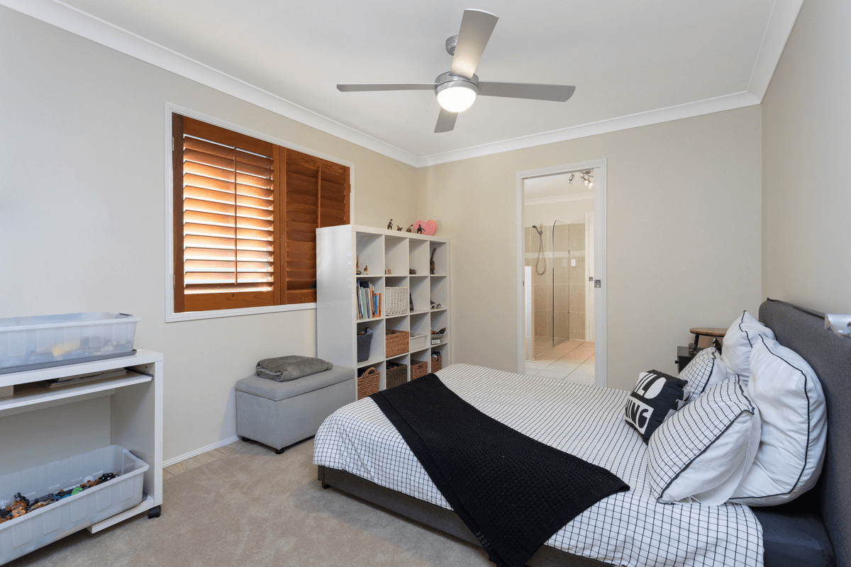 27 River Cove Place, HELENSVALE, QLD 4212