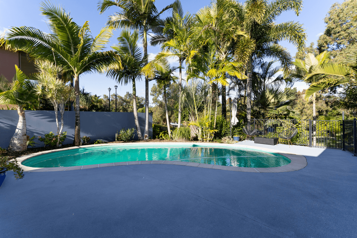 27 River Cove Place, HELENSVALE, QLD 4212