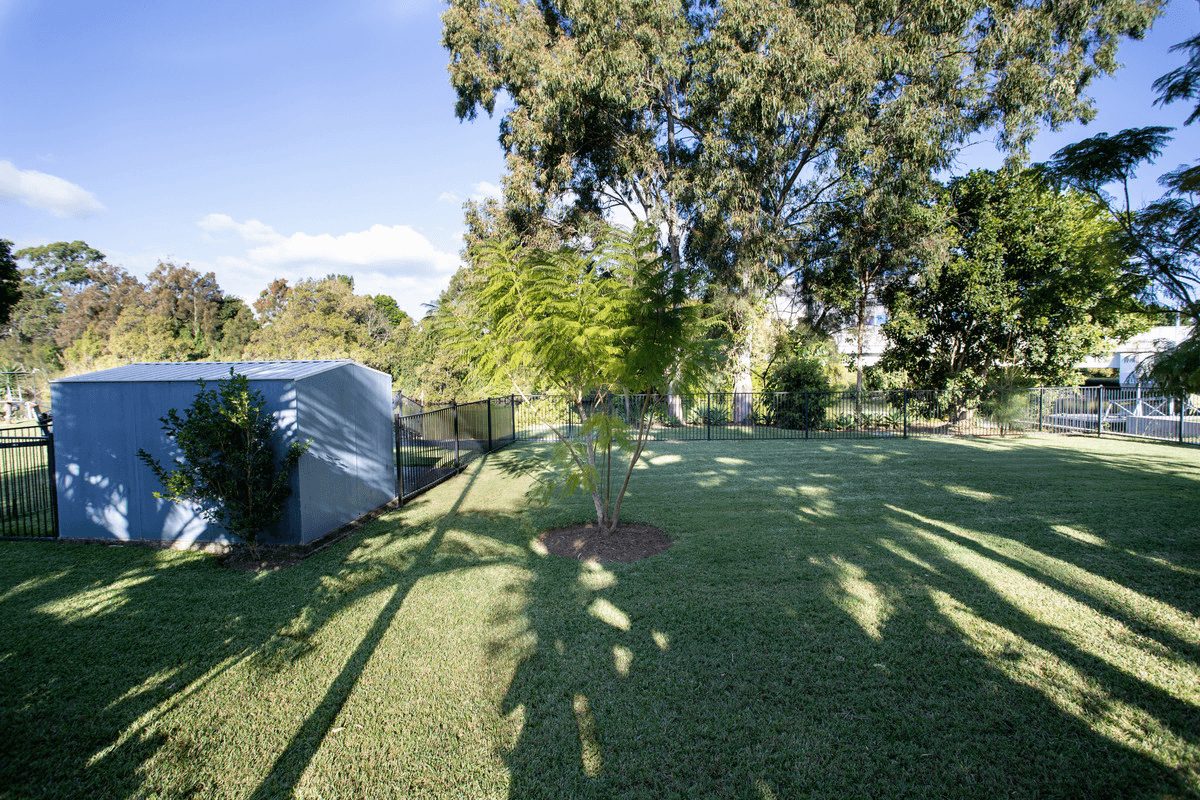 27 River Cove Place, HELENSVALE, QLD 4212