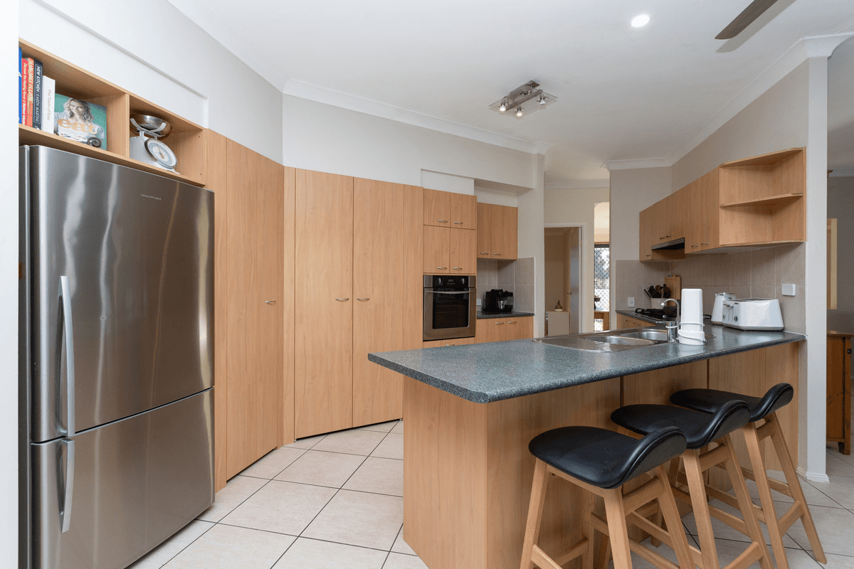 27 River Cove Place, HELENSVALE, QLD 4212