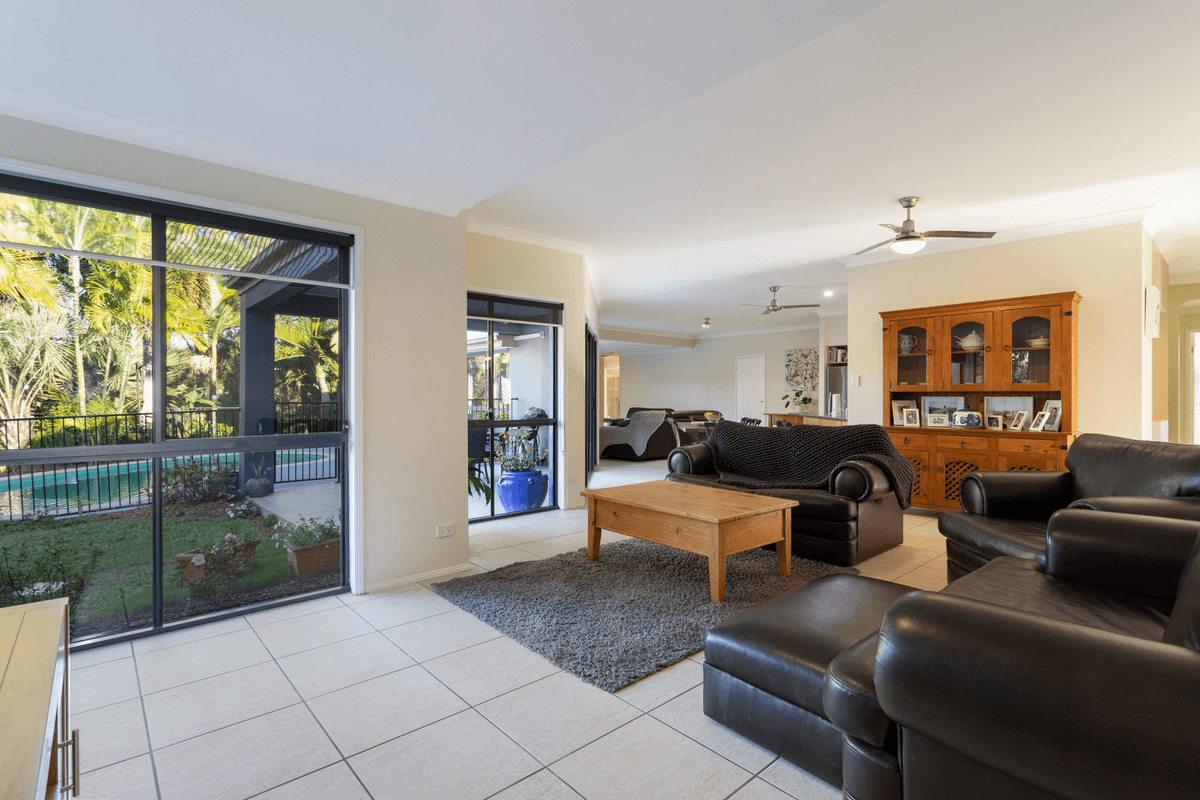 27 River Cove Place, HELENSVALE, QLD 4212