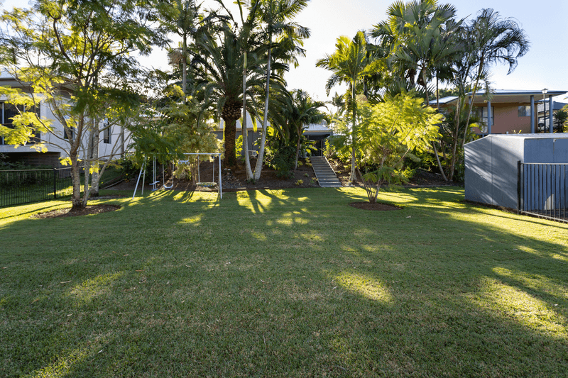 27 River Cove Place, HELENSVALE, QLD 4212