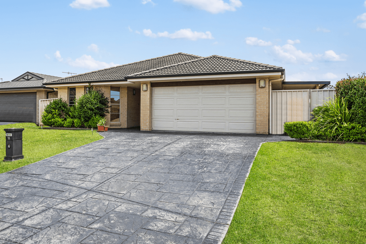 18 Strutt Crescent, METFORD, NSW 2323