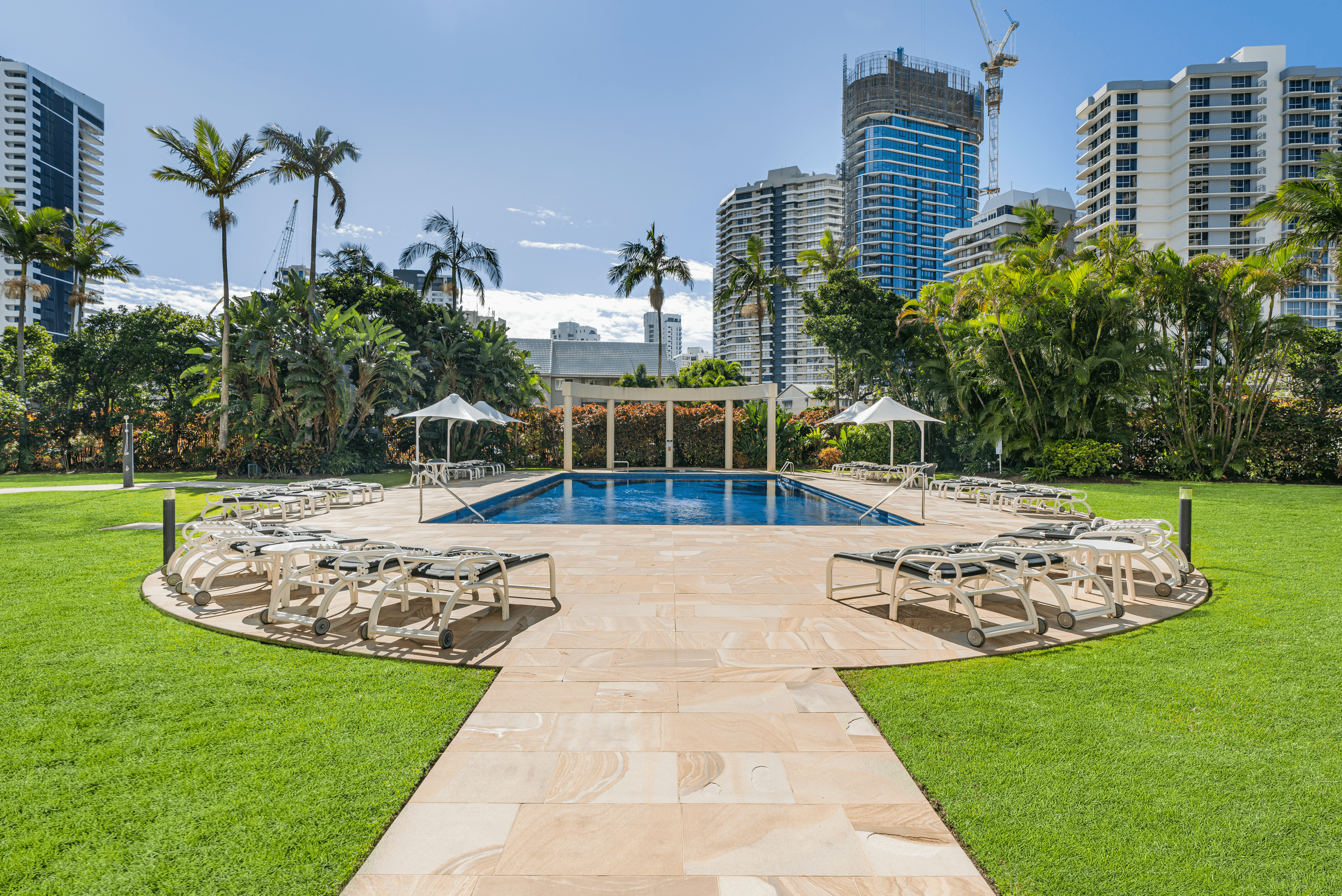 242/1 Serisier Avenue, MAIN BEACH, QLD 4217