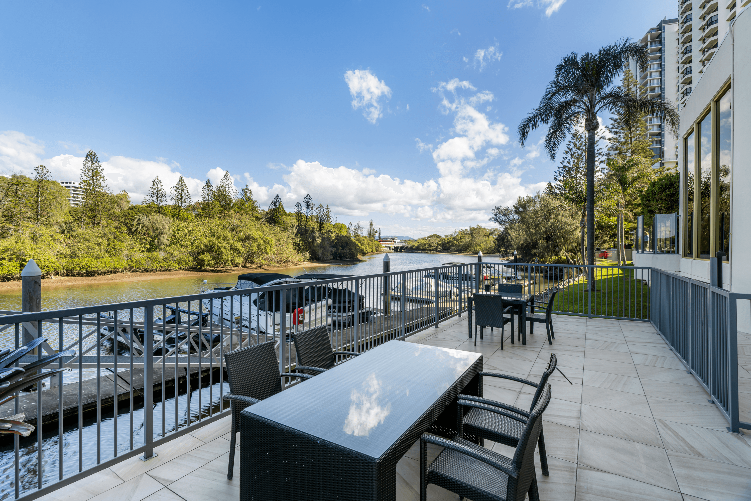 242/1 Serisier Avenue, MAIN BEACH, QLD 4217