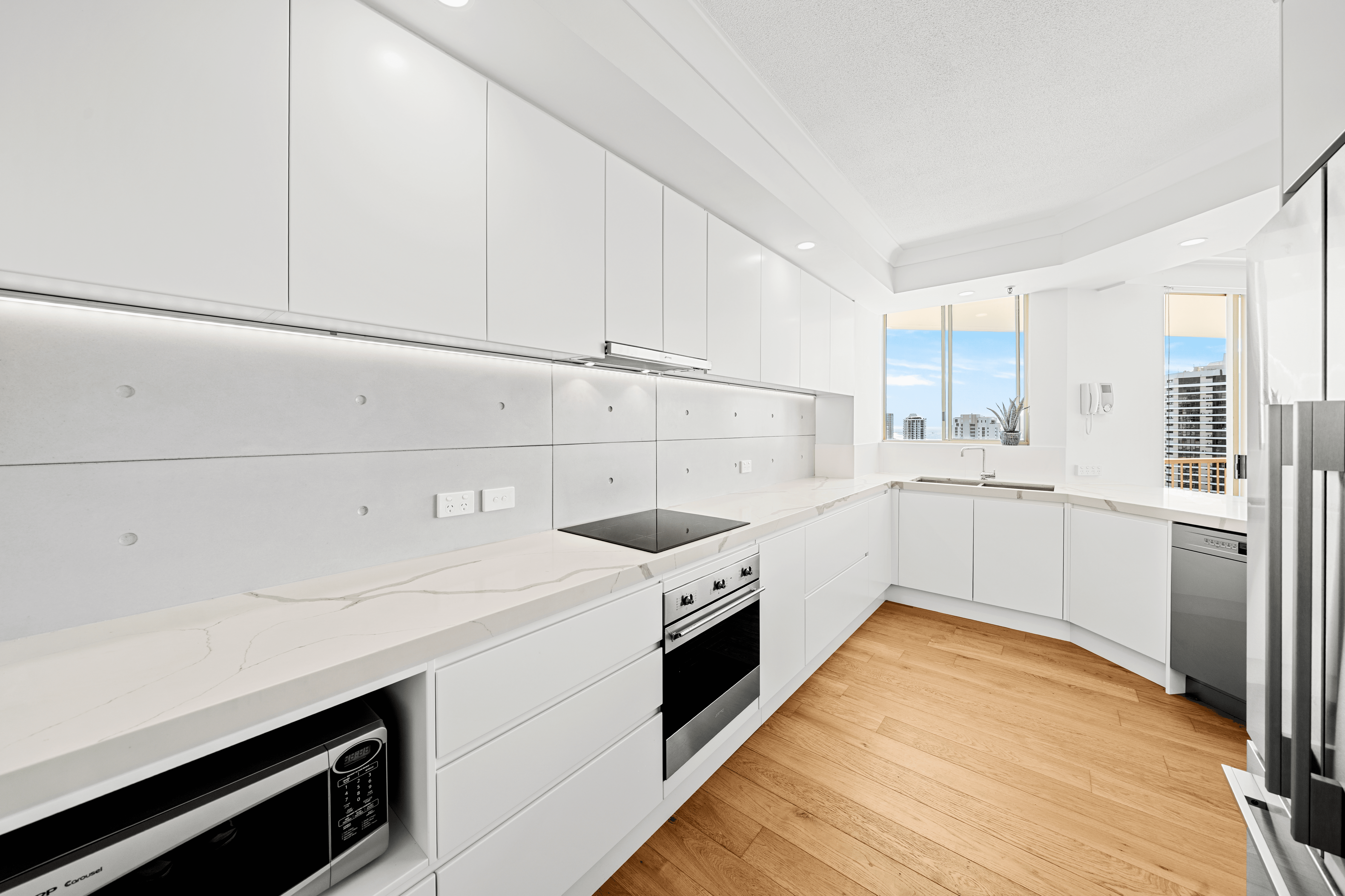 242/1 Serisier Avenue, MAIN BEACH, QLD 4217