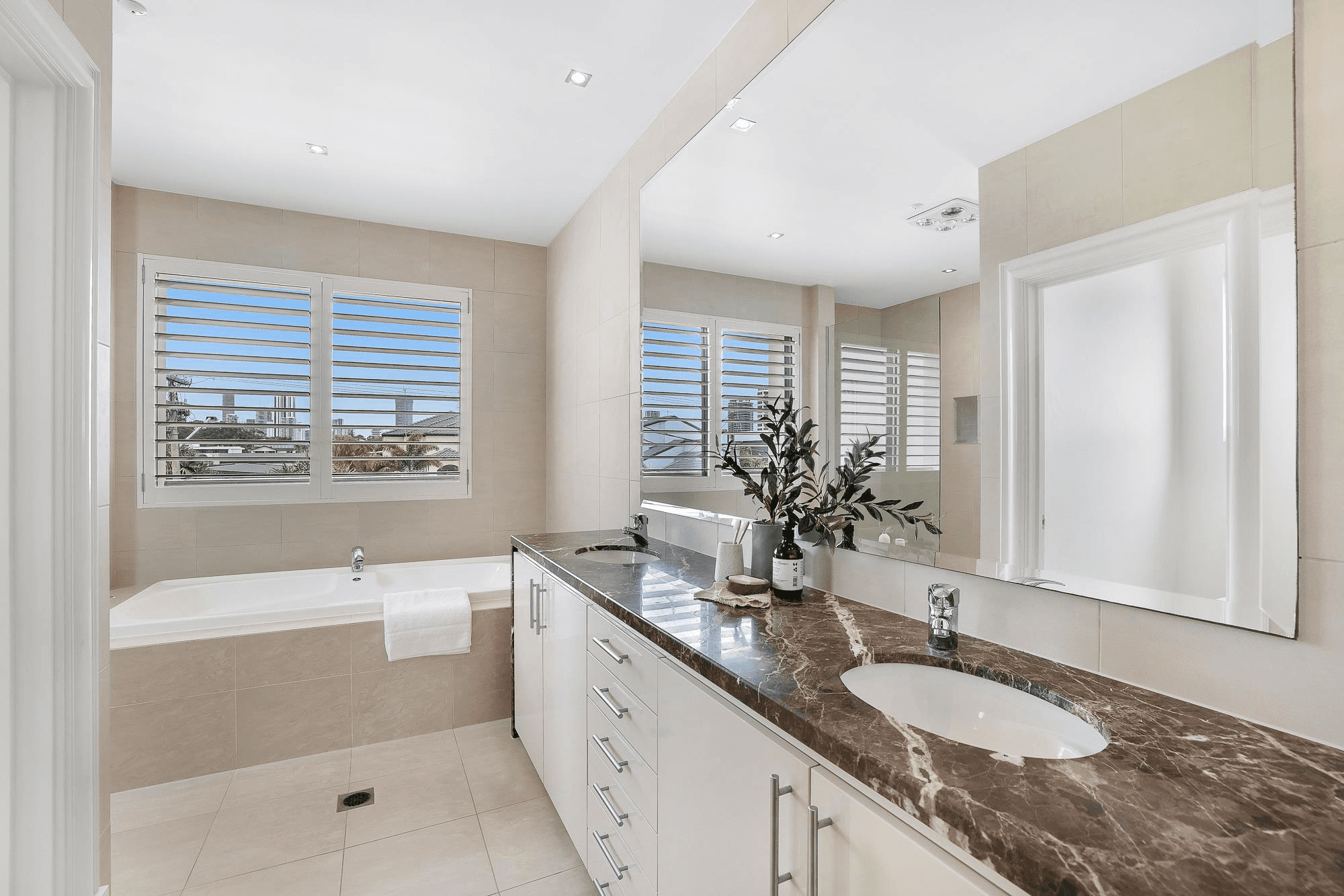 91 Amalfi Drive, Isle Of Capri, QLD 4217