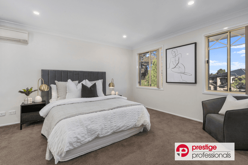 4 Orlando Crescent, VOYAGER POINT, NSW 2172