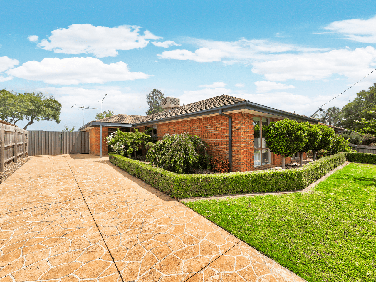 11 Caroline Crescent, CRANBOURNE WEST, VIC 3977