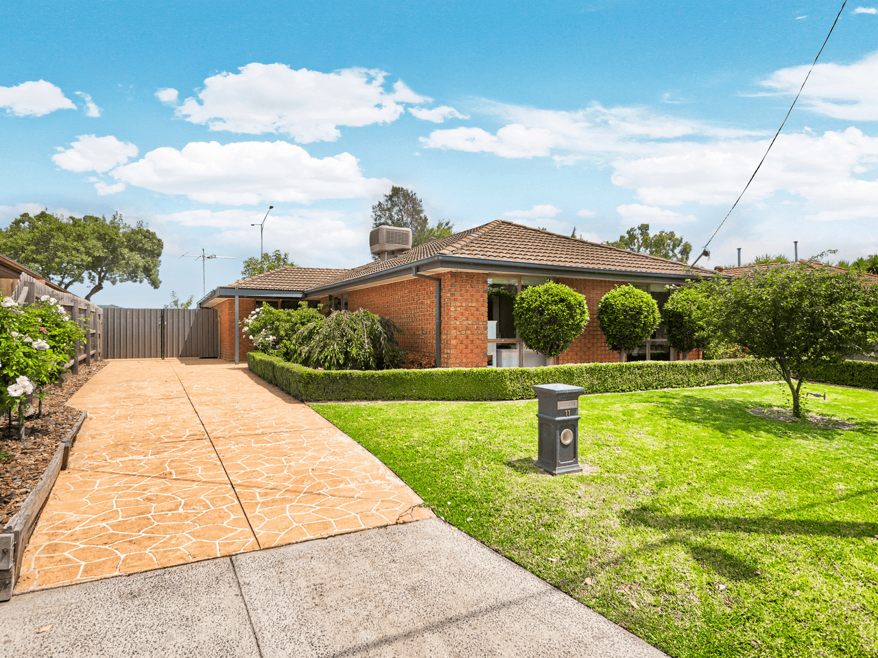 11 Caroline Crescent, CRANBOURNE WEST, VIC 3977