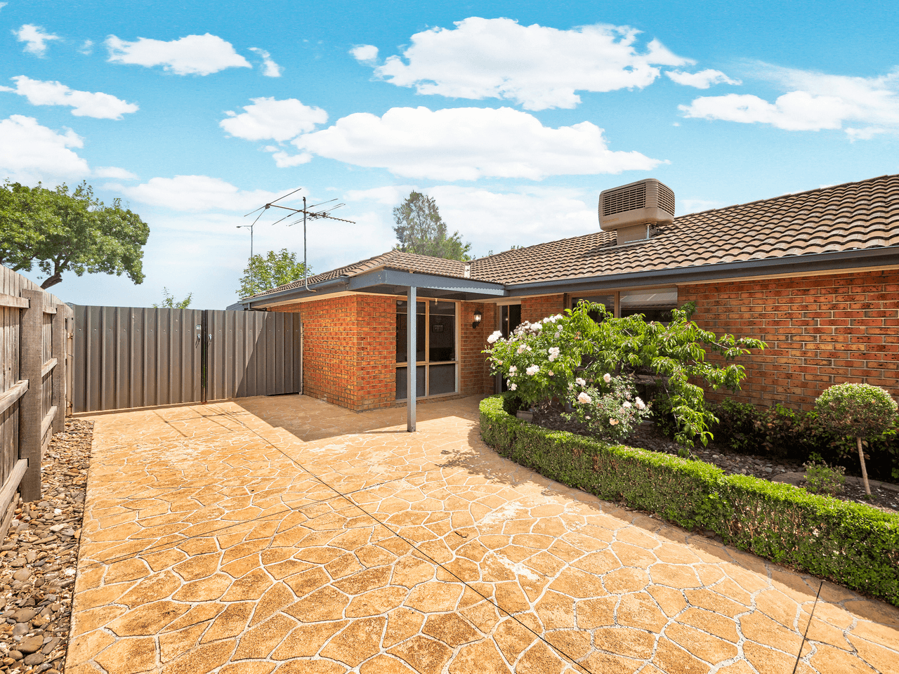 11 Caroline Crescent, CRANBOURNE WEST, VIC 3977