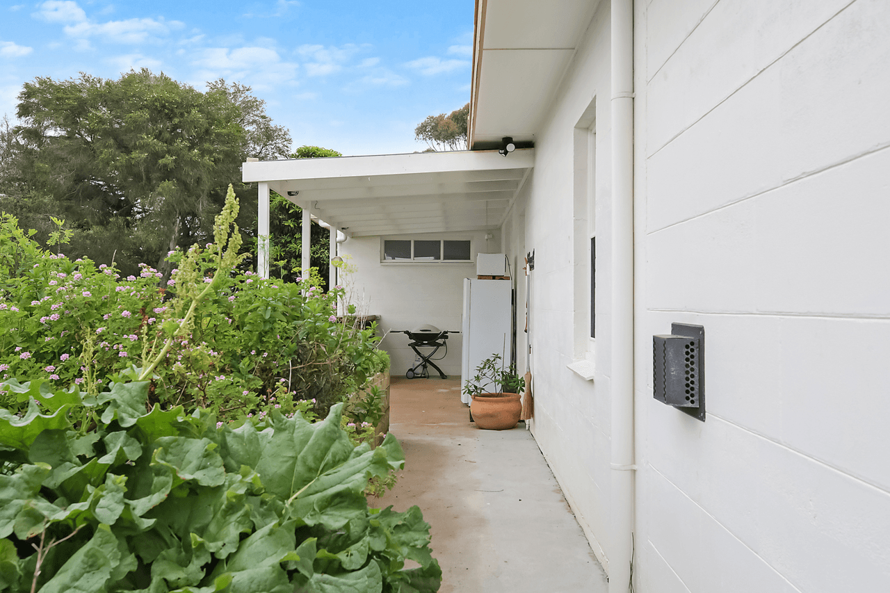 999 Kurweeton Road, DERRINALLUM, VIC 3325