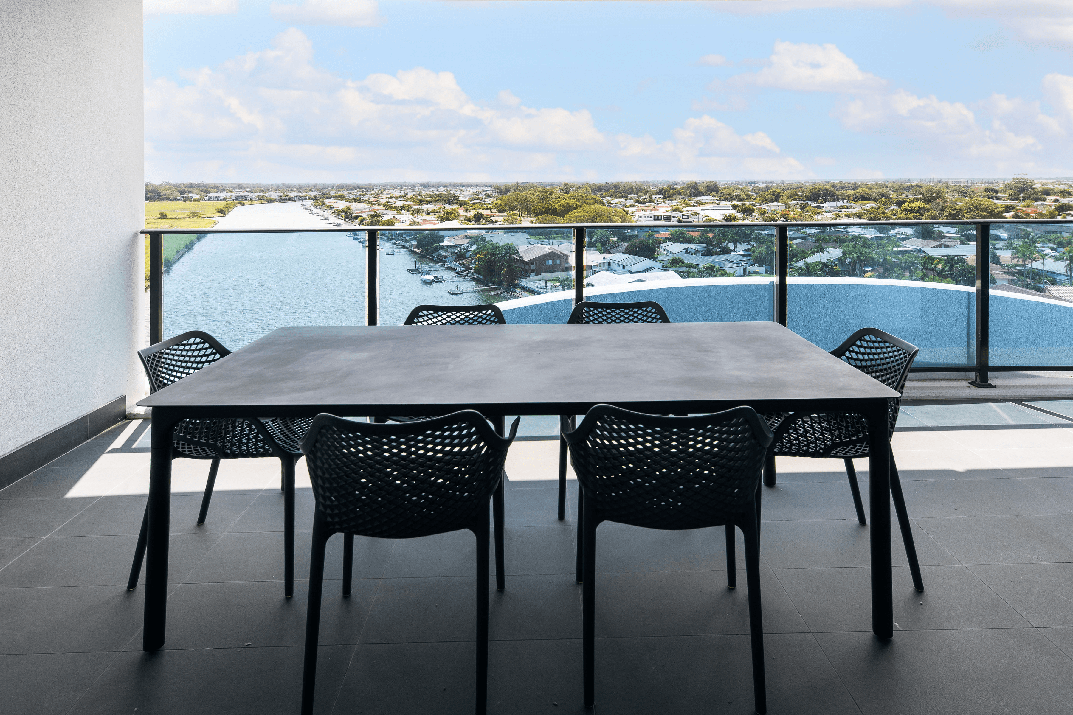 5803/5 Harbour Side Court, BIGGERA WATERS, QLD 4216