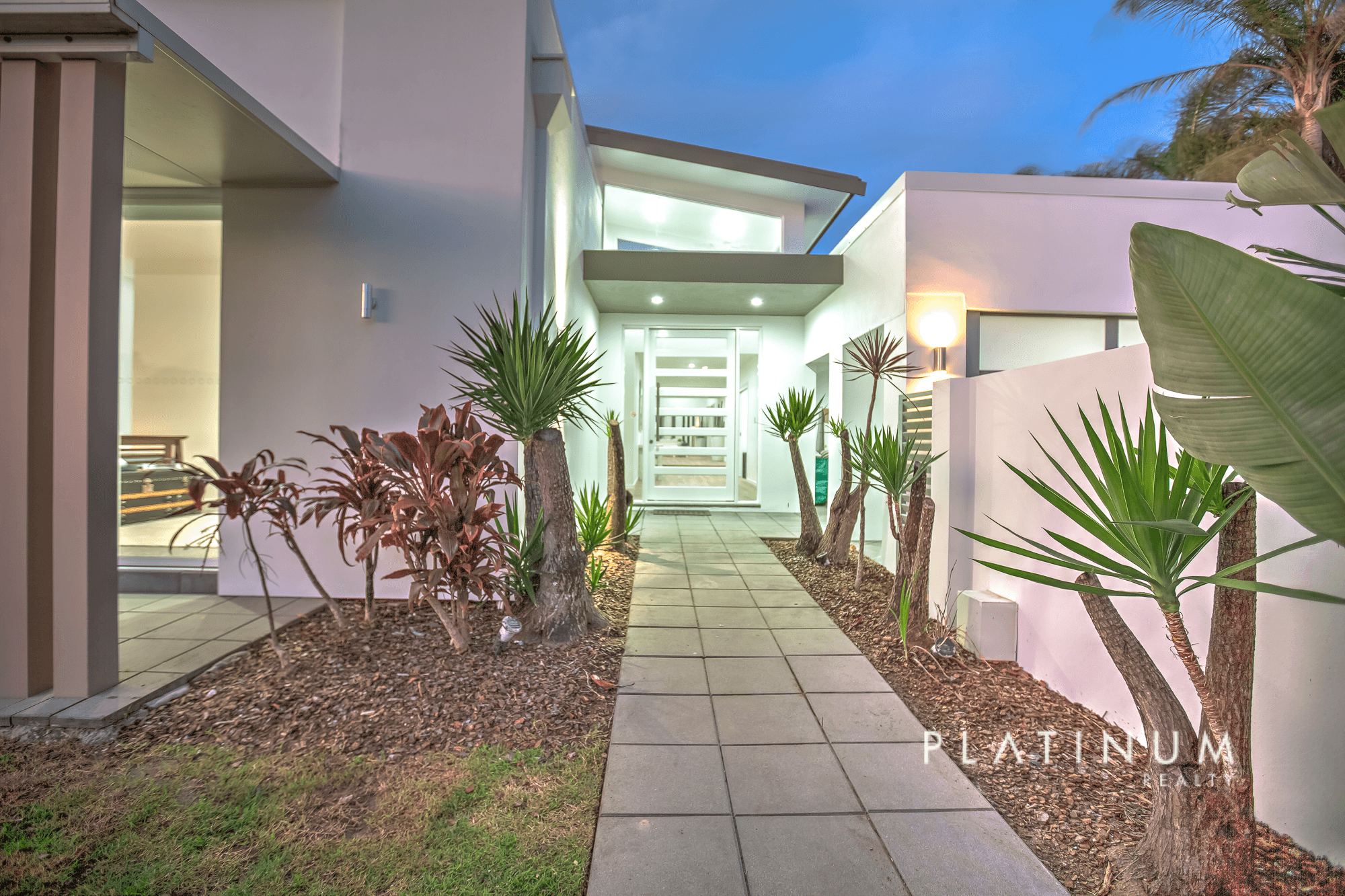 2 Rebecca Court, BROADBEACH WATERS, QLD 4218