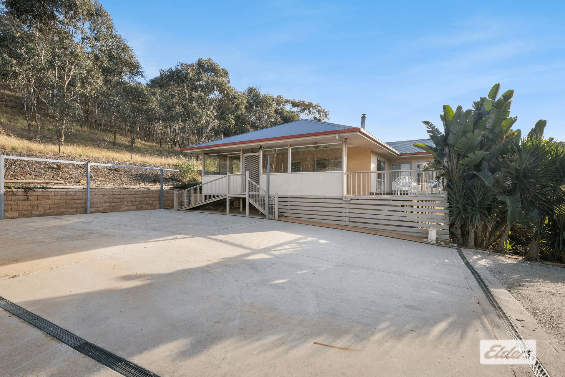 22 Hillview Rise, Hamilton Valley, NSW 2641