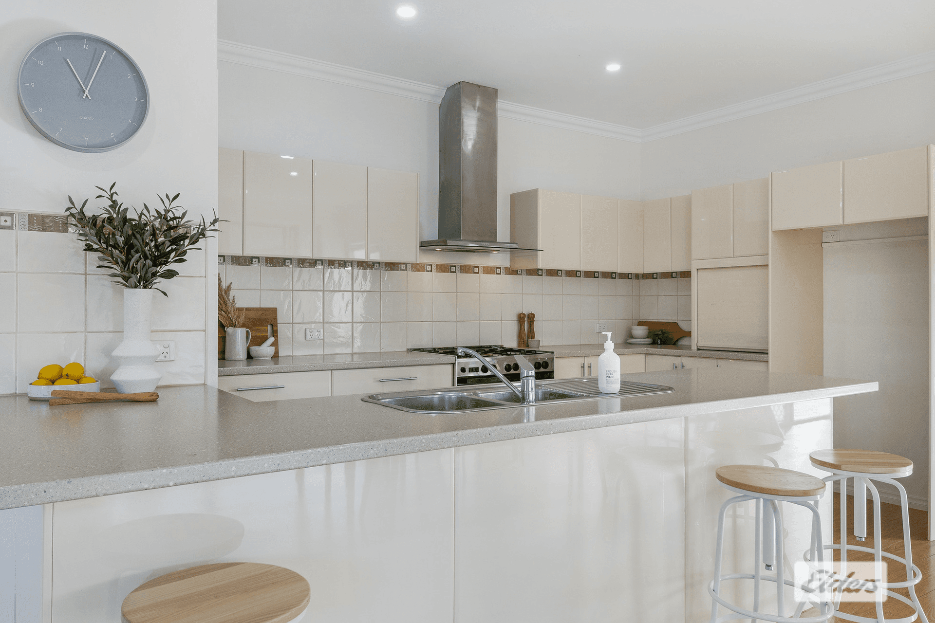 22 Hillview Rise, Hamilton Valley, NSW 2641