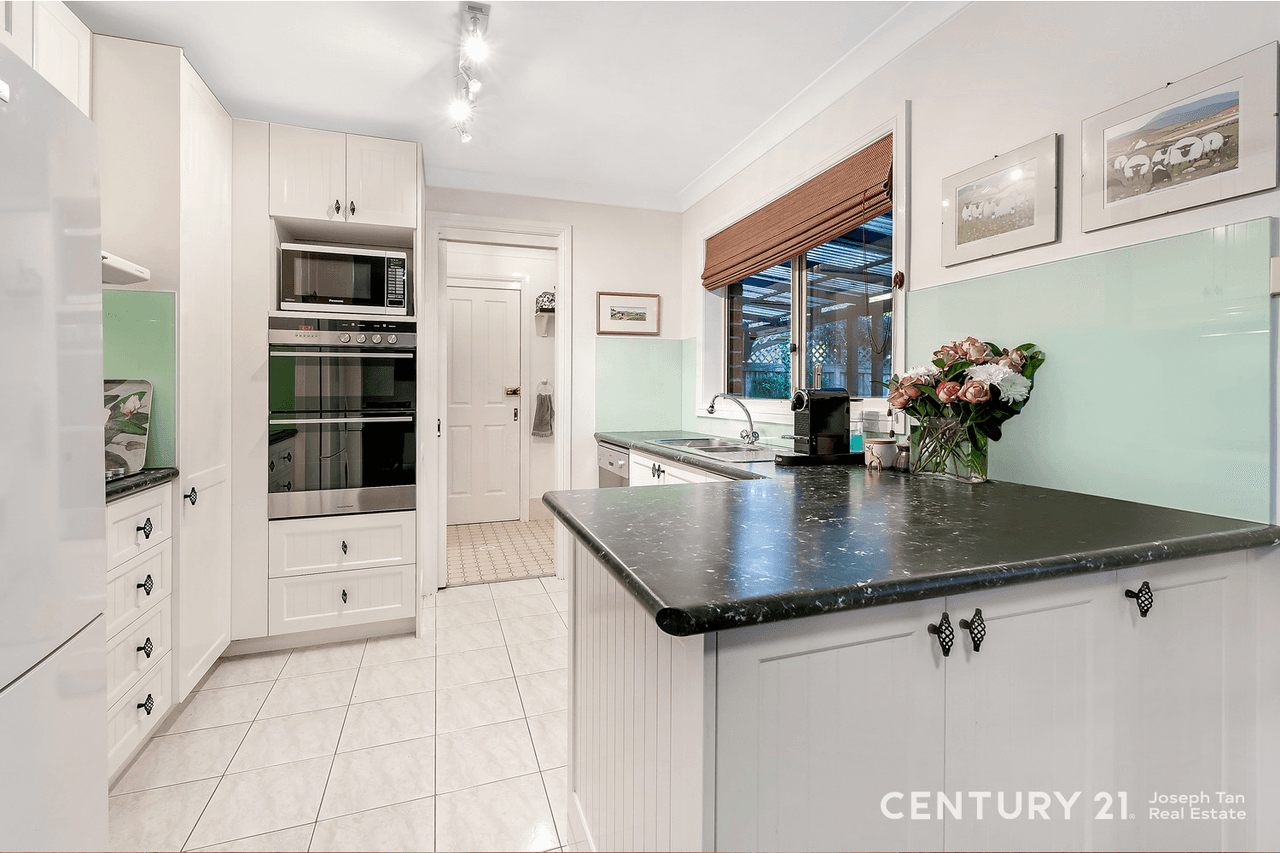 2/21A Tanbark Place, Dural, NSW 2158