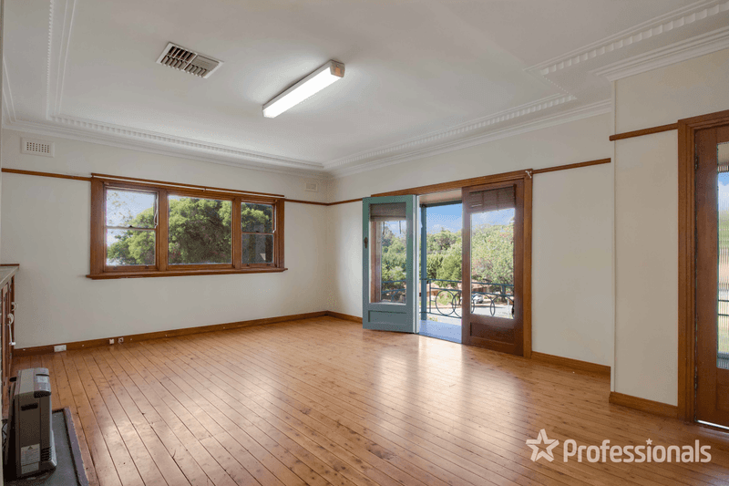 14 Blamey Street, Turvey Park, NSW 2650