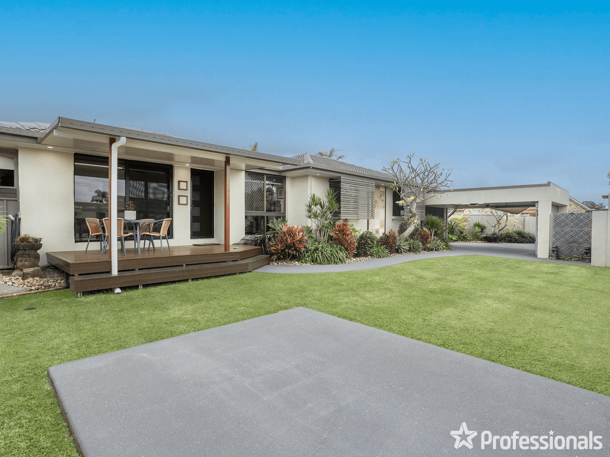 4 Darter Court, BURLEIGH WATERS, QLD 4220