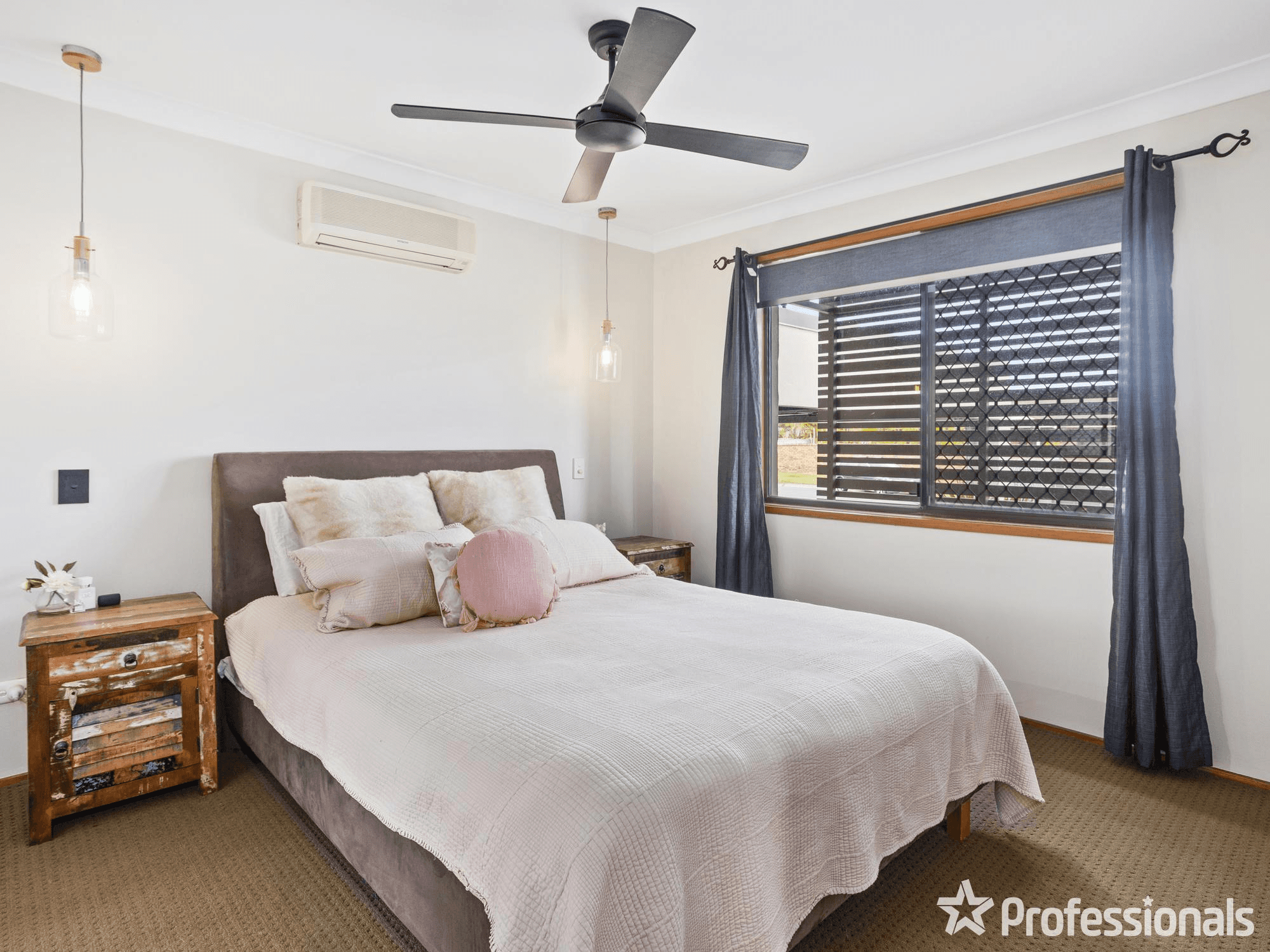 4 Darter Court, BURLEIGH WATERS, QLD 4220