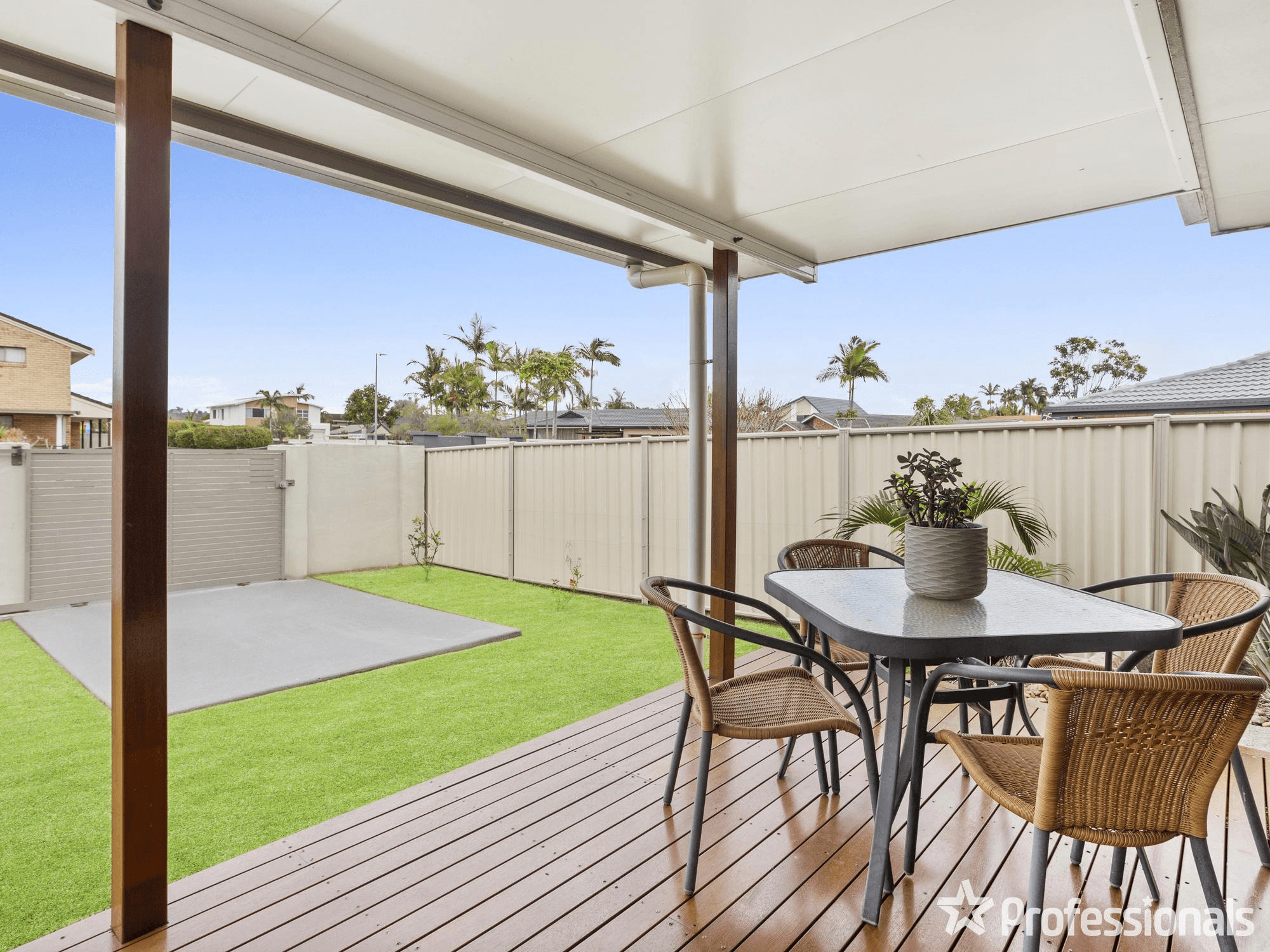 4 Darter Court, BURLEIGH WATERS, QLD 4220