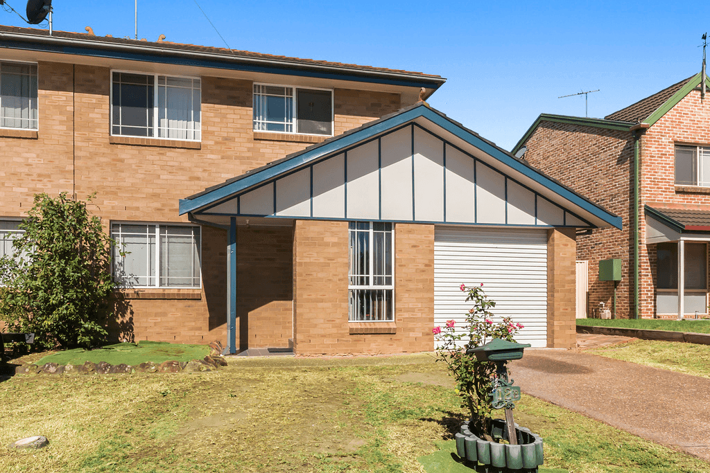 12B Wellwood Ave, Moorebank, NSW 2170