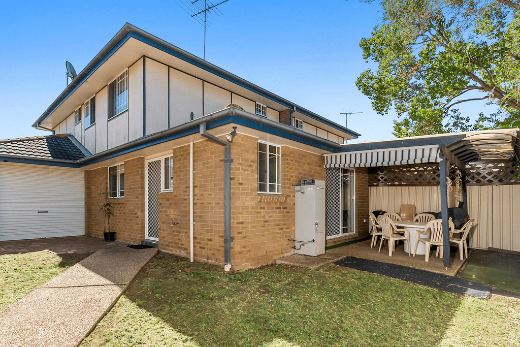 12B Wellwood Ave, Moorebank, NSW 2170