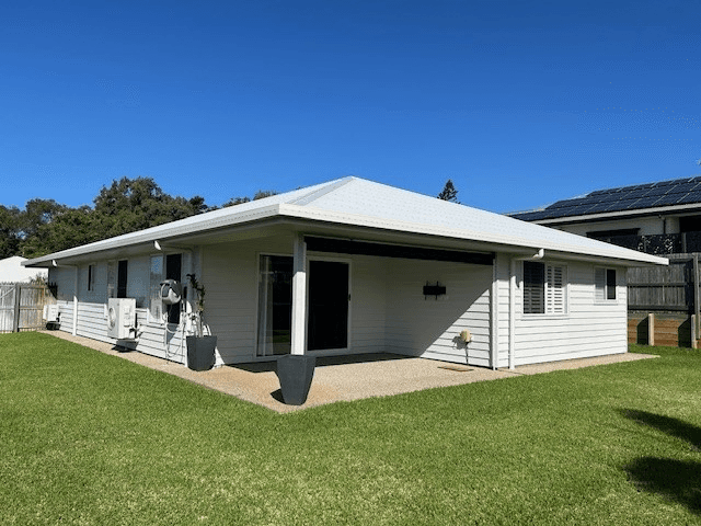 4 Port Clinton Avenue, Pacific Heights, QLD 4703